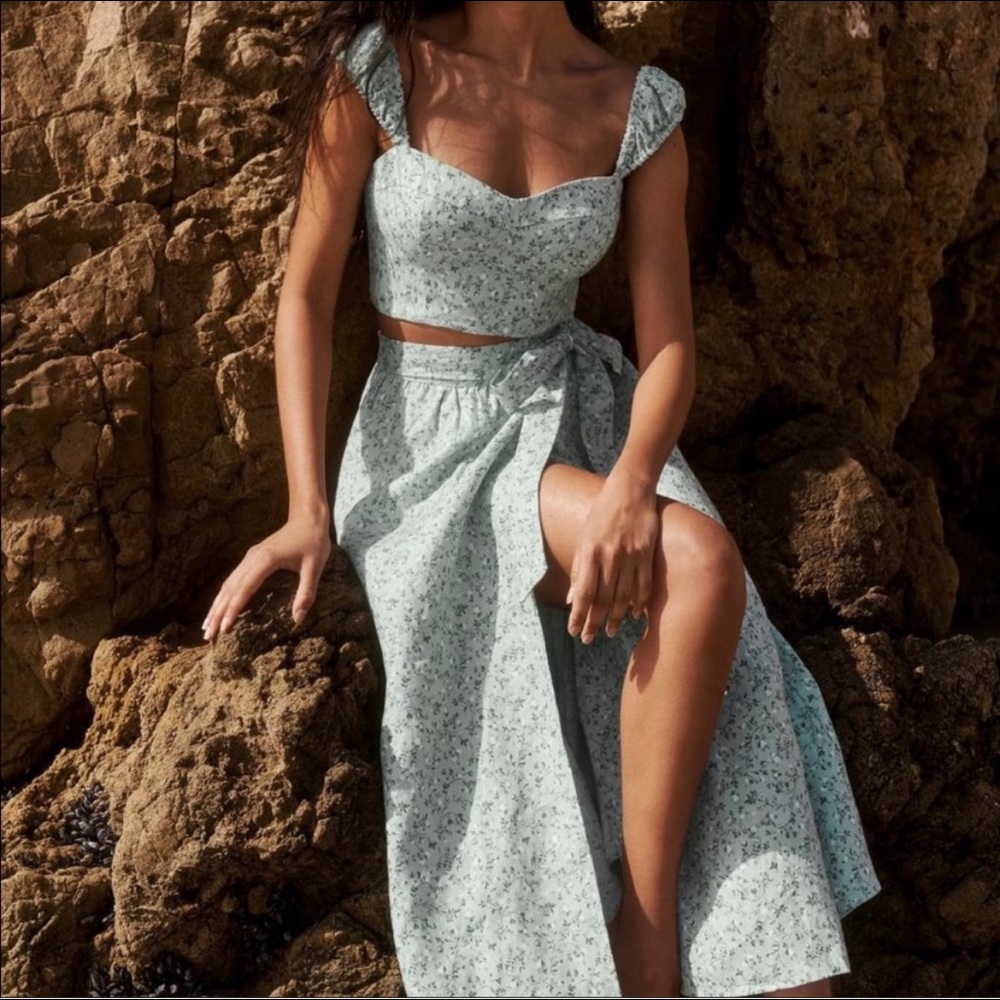Reformation Clyde two piece linen dress. Color Agave.